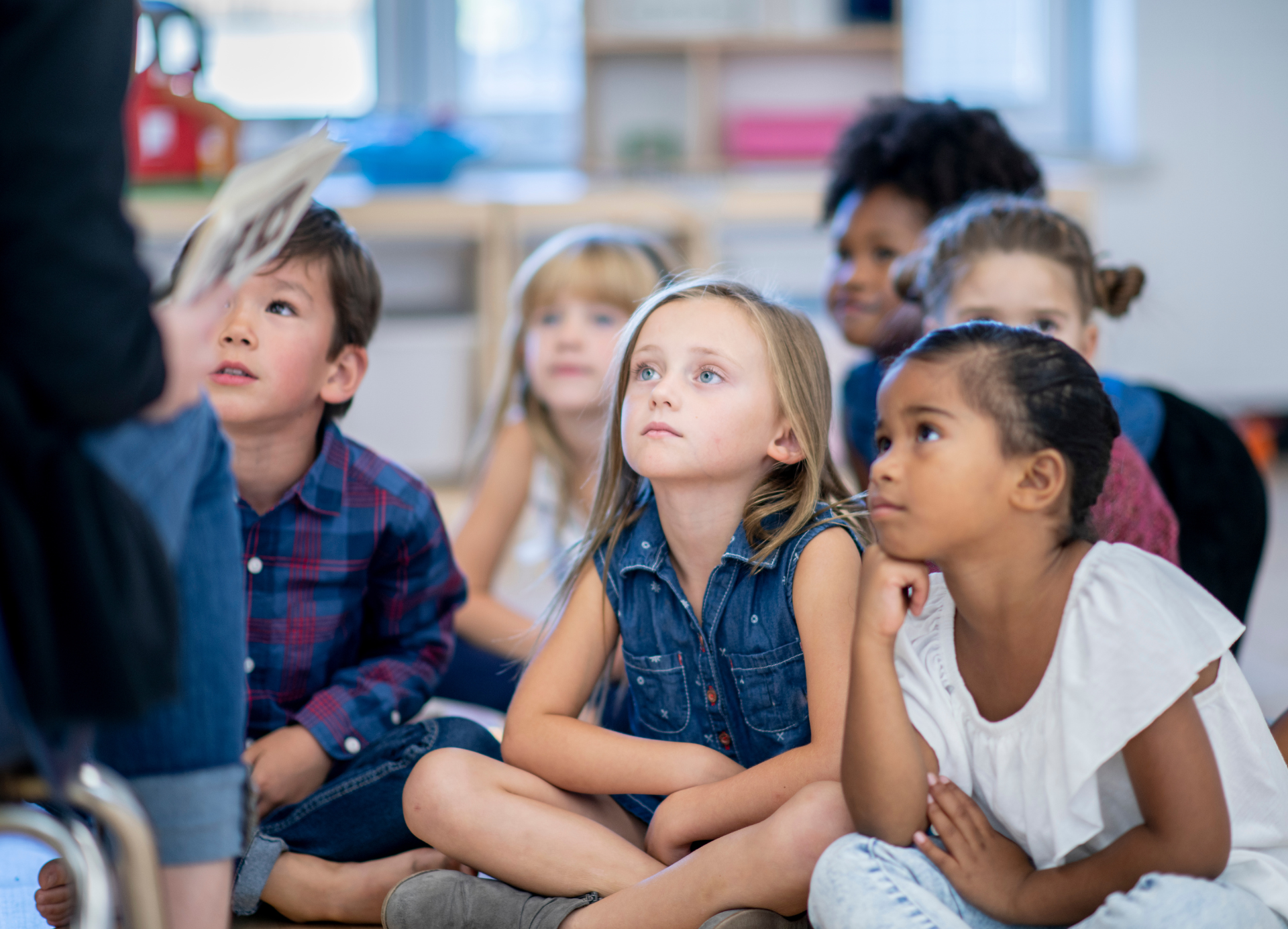 kids at library storytime